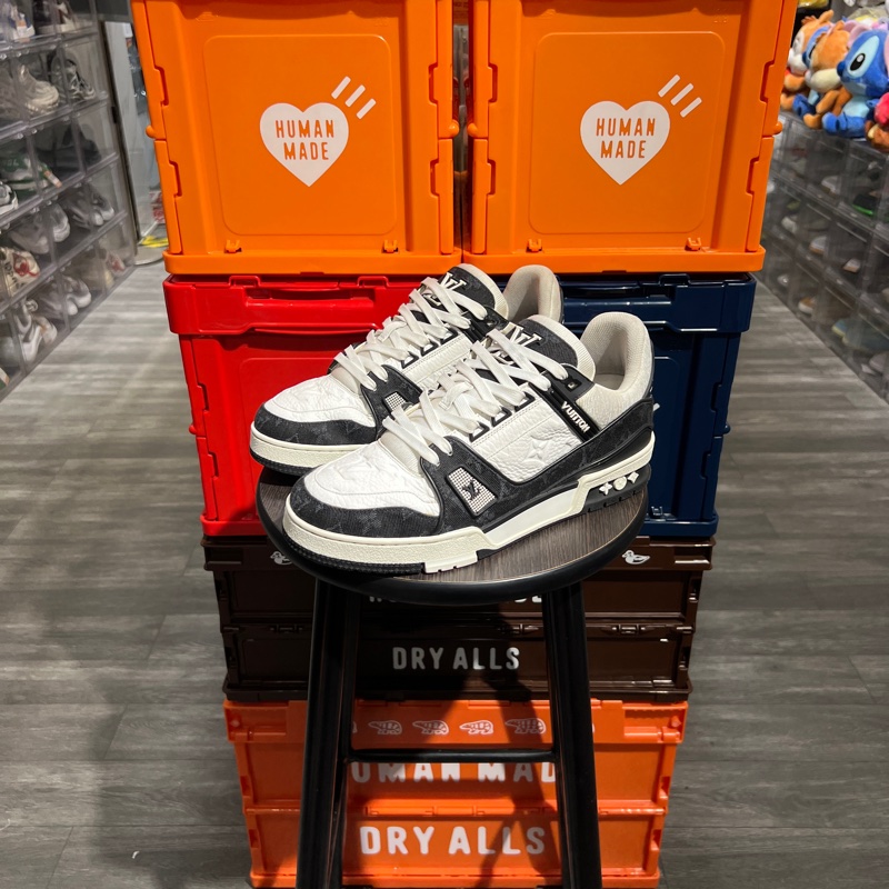 Lv trainer 黑白牛仔Eu40-0
