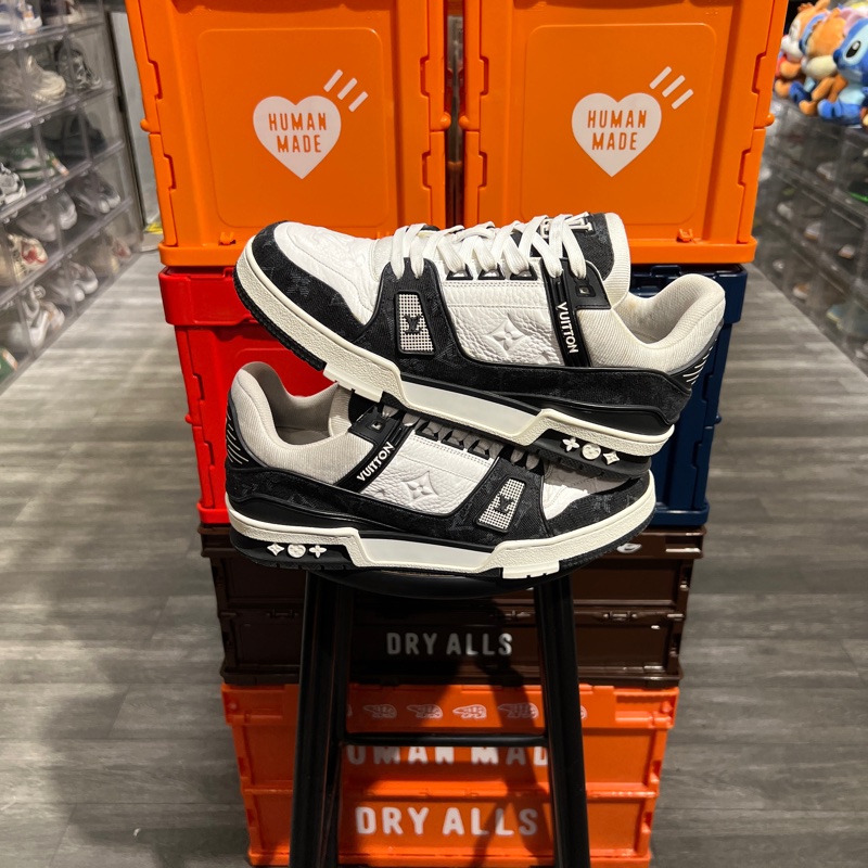 Lv trainer 黑白牛仔Eu40-1