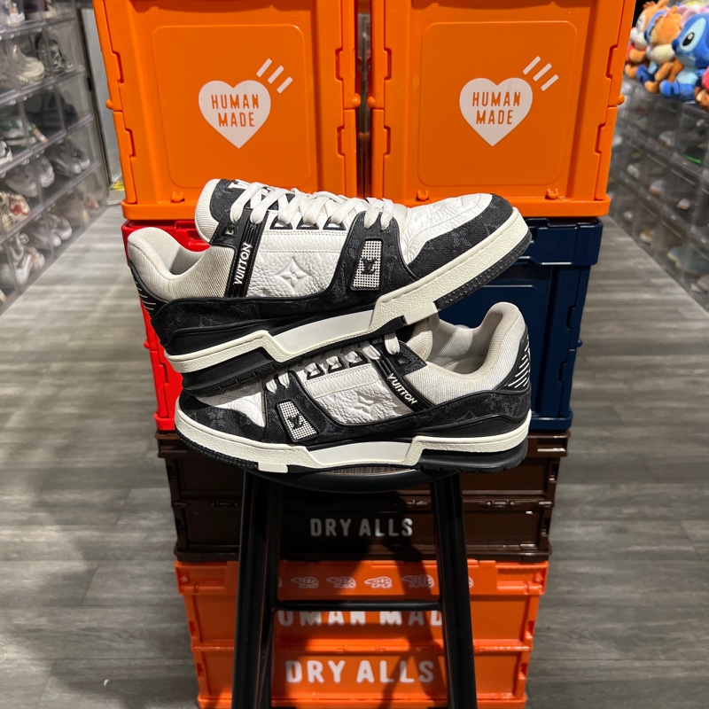 Lv trainer 黑白牛仔Eu40-2