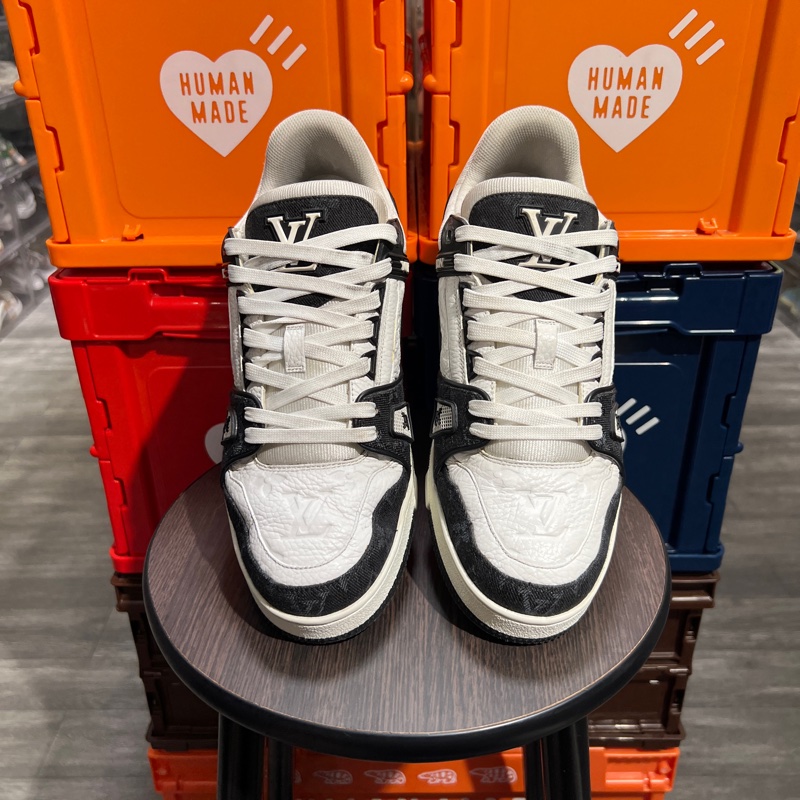 Lv trainer 黑白牛仔Eu40-3