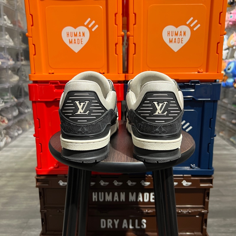 Lv trainer 黑白牛仔Eu40-4