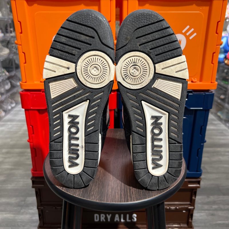 Lv trainer 黑白牛仔Eu40-5