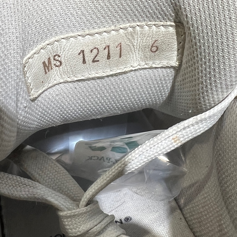 Lv trainer 黑白牛仔Eu40-6