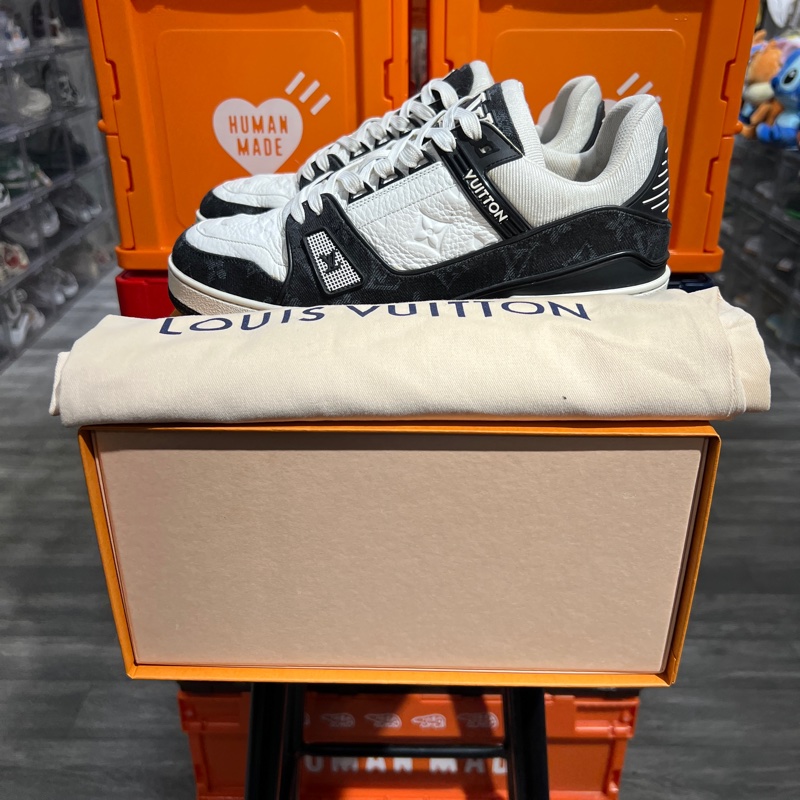 Lv trainer 黑白牛仔Eu40-7