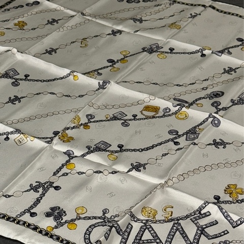 Chanel 25B 方巾