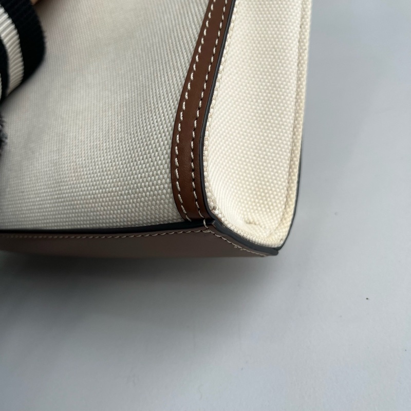 Burberry巴宝莉双色帆布拼皮Pocket小号邮差包 无附件-6