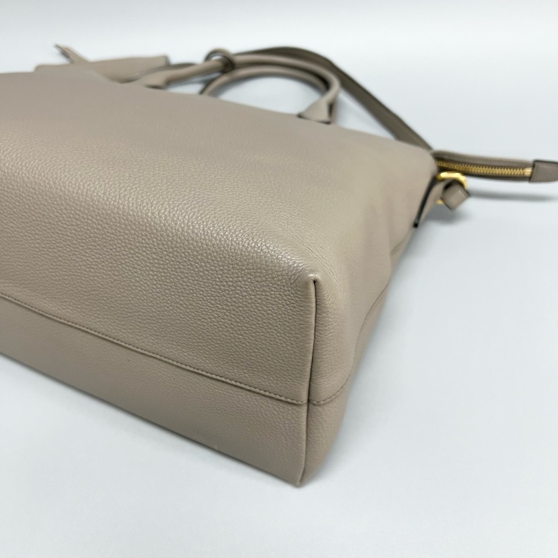 Prada/普拉達 灰色荔枝紋牛皮雙肩帶手提單肩斜挎包/餃子包 尺寸:35*27*17cm-3