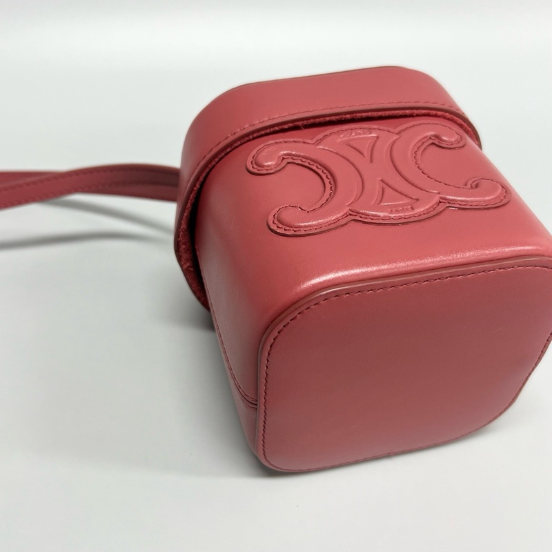 Celine/瑟琳 凱旋門浮雕logo紅色全皮mini小盒子包 22年 尺寸11*-3