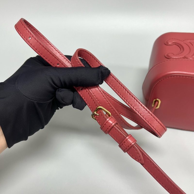 Celine/瑟琳 凱旋門浮雕logo紅色全皮mini小盒子包 22年 尺寸11*-4