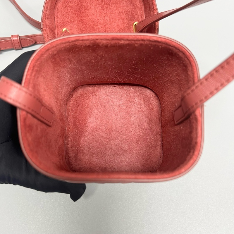 Celine/瑟琳 凱旋門浮雕logo紅色全皮mini小盒子包 22年 尺寸11*-5