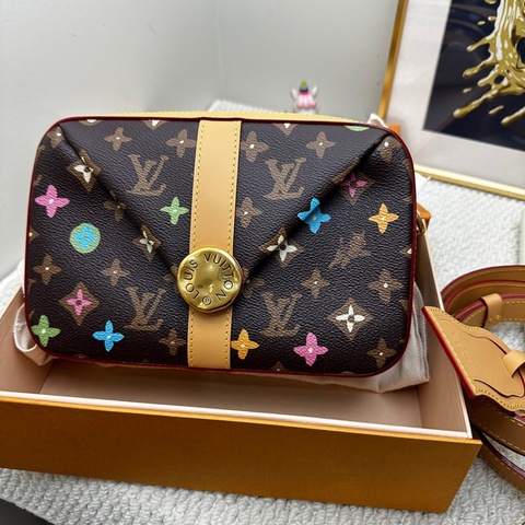 【全新品】Louis Vuitton x Tyler 聯名款 ENVELOPE Logo印花皮革手拿單肩斜挎包芯片款