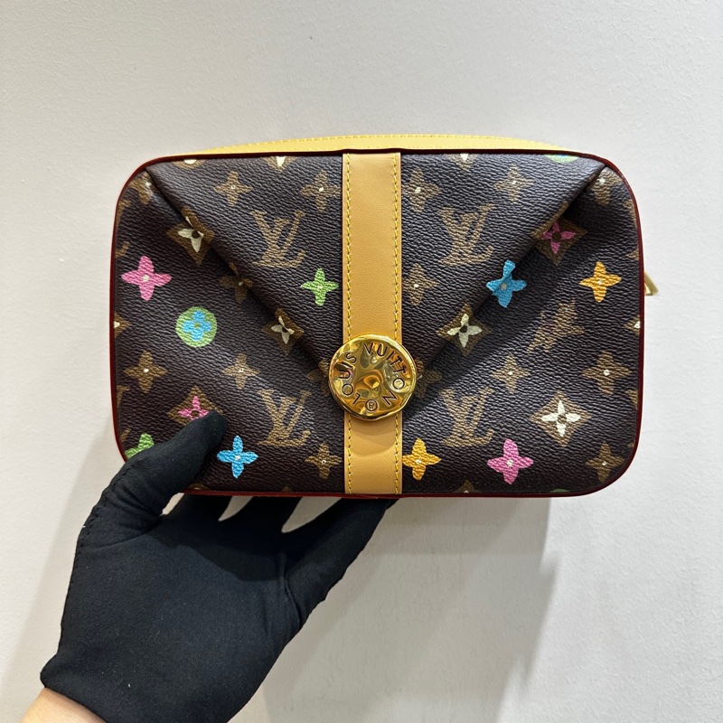 【全新品】Louis Vuitton x Tyler 聯名款 ENVELOPE Logo印花皮革手拿單肩斜挎包芯片款-1