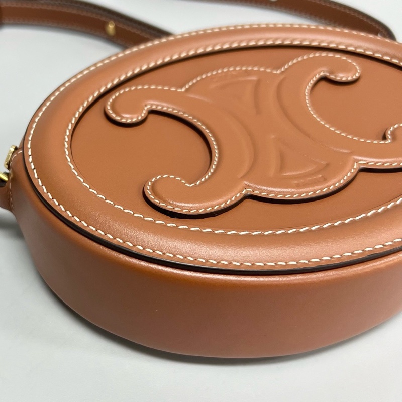 Celine/賽琳 焦糖色全皮凱旋門浮雕mini單肩斜挎月餅包 尺寸15.5*12*-4