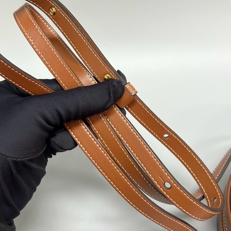 Celine/賽琳 焦糖色全皮凱旋門浮雕mini單肩斜挎月餅包 尺寸15.5*12*-8