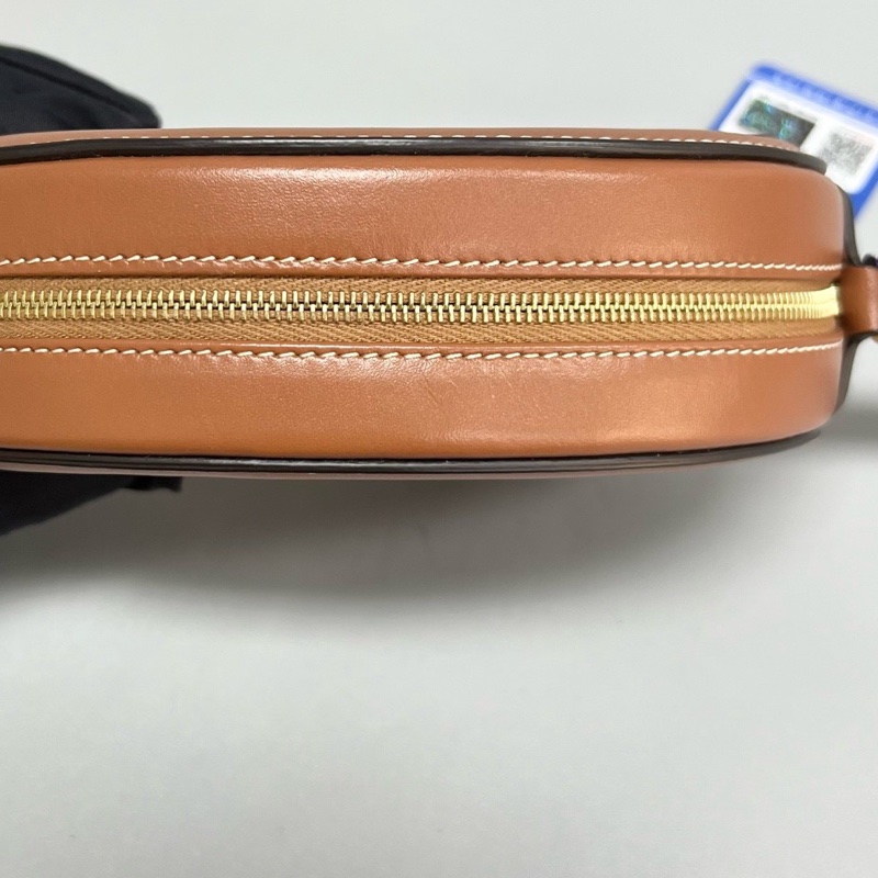 Celine/賽琳 焦糖色全皮凱旋門浮雕mini單肩斜挎月餅包 尺寸15.5*12*-9