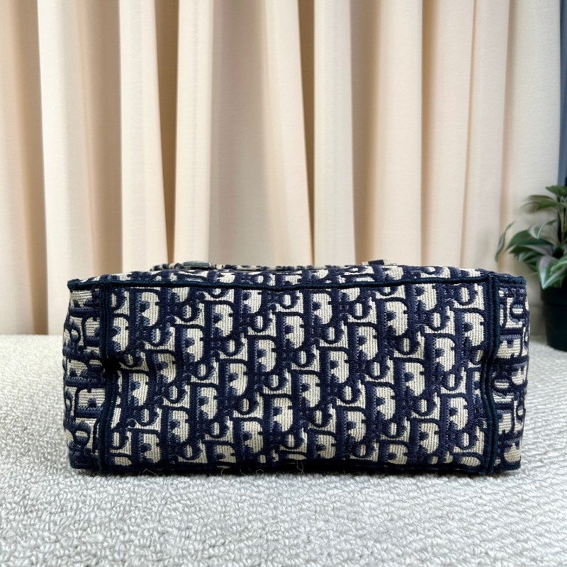 Dior迪奧老花郵差包藍色經典款 帆布材質 男女同款 肩帶可調節 單肩斜挎都行 老花低調又經典 容量大且百搭-1