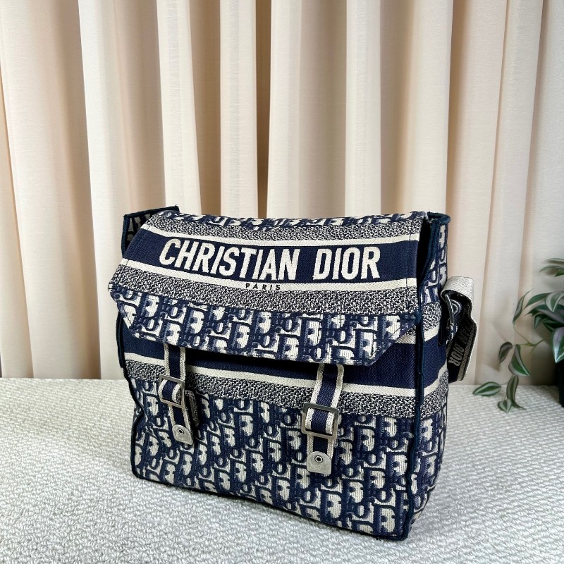 Dior迪奧老花郵差包藍色經典款 帆布材質 男女同款 肩帶可調節 單肩斜挎都行 老花低調又經典 容量大且百搭-2