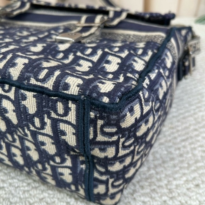 Dior迪奧老花郵差包藍色經典款 帆布材質 男女同款 肩帶可調節 單肩斜挎都行 老花低調又經典 容量大且百搭-7