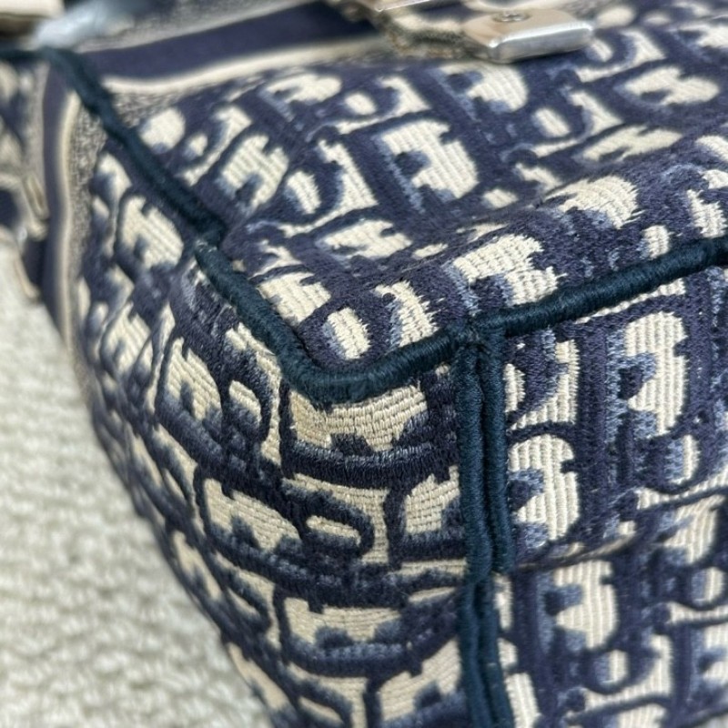 Dior迪奧老花郵差包藍色經典款 帆布材質 男女同款 肩帶可調節 單肩斜挎都行 老花低調又經典 容量大且百搭-9