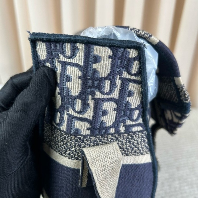 Dior迪奧老花郵差包藍色經典款 帆布材質 男女同款 肩帶可調節 單肩斜挎都行 老花低調又經典 容量大且百搭-14