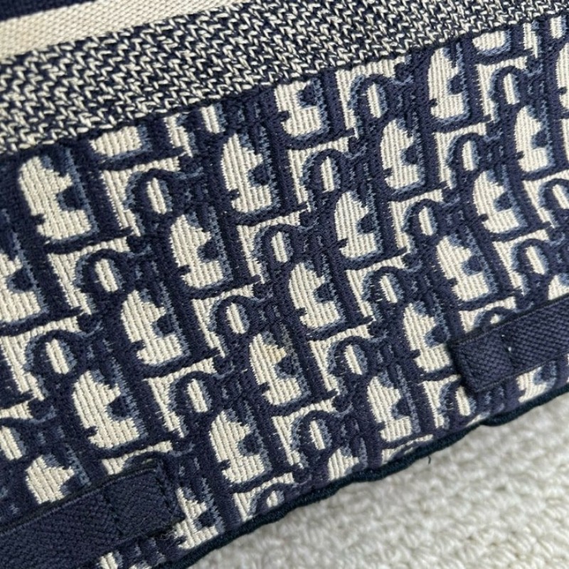 Dior迪奧老花郵差包藍色經典款 帆布材質 男女同款 肩帶可調節 單肩斜挎都行 老花低調又經典 容量大且百搭-17