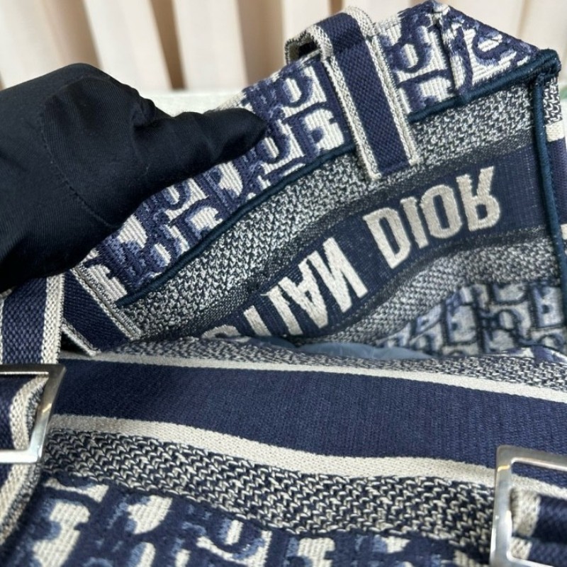 Dior迪奧老花郵差包藍色經典款 帆布材質 男女同款 肩帶可調節 單肩斜挎都行 老花低調又經典 容量大且百搭-18