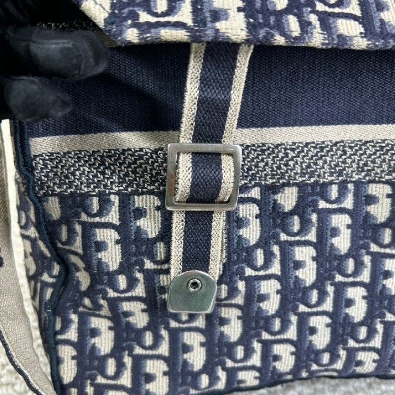 Dior迪奧老花郵差包藍色經典款 帆布材質 男女同款 肩帶可調節 單肩斜挎都行 老花低調又經典 容量大且百搭-22