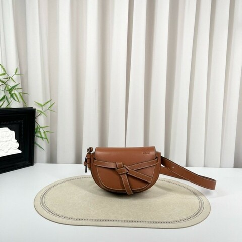 Loewe羅意威 gate迷你馬鞍包焦糖色 適合秋冬的顏色 簡約百搭 時尚大方