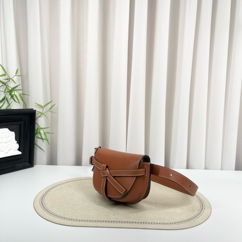 Loewe羅意威 gate迷你馬鞍包焦糖色 適合秋冬的顏色 簡約百搭 時尚大方-4