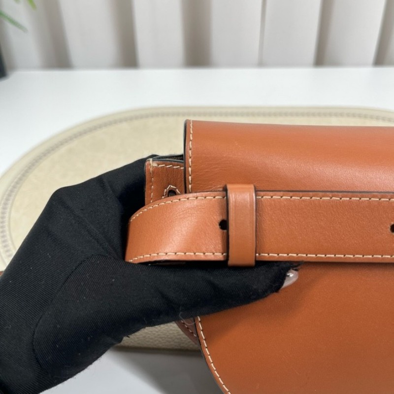 Loewe羅意威 gate迷你馬鞍包焦糖色 適合秋冬的顏色 簡約百搭 時尚大方-17