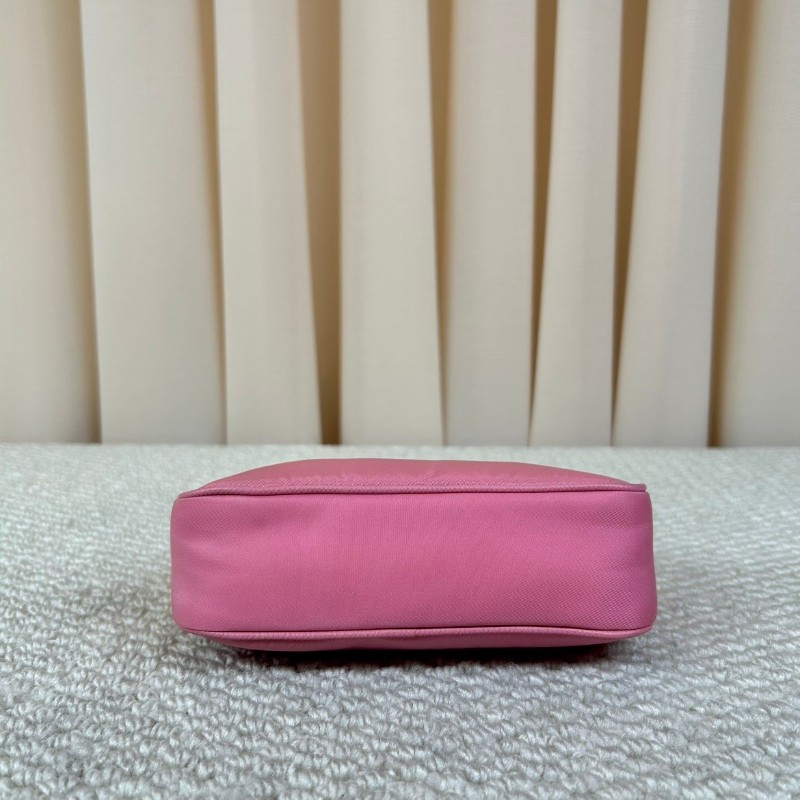 普拉達Prada迷你尼龍hobo粉紅色 顏色太嫩了 粉紅色太適合春夏 材質耐造 含肩帶可斜挎可單肩可手提-4