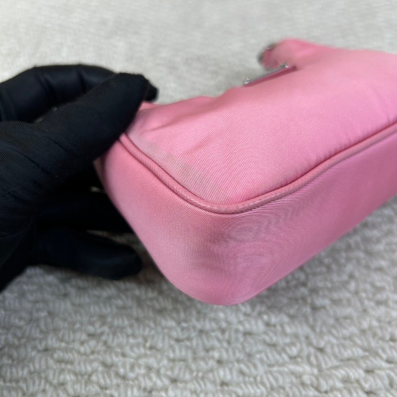 普拉達Prada迷你尼龍hobo粉紅色 顏色太嫩了 粉紅色太適合春夏 材質耐造 含肩帶可斜挎可單肩可手提-8