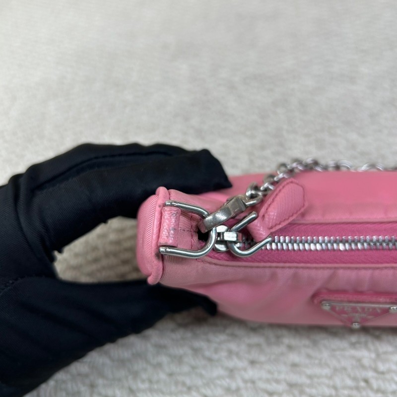 普拉達Prada迷你尼龍hobo粉紅色 顏色太嫩了 粉紅色太適合春夏 材質耐造 含肩帶可斜挎可單肩可手提-13