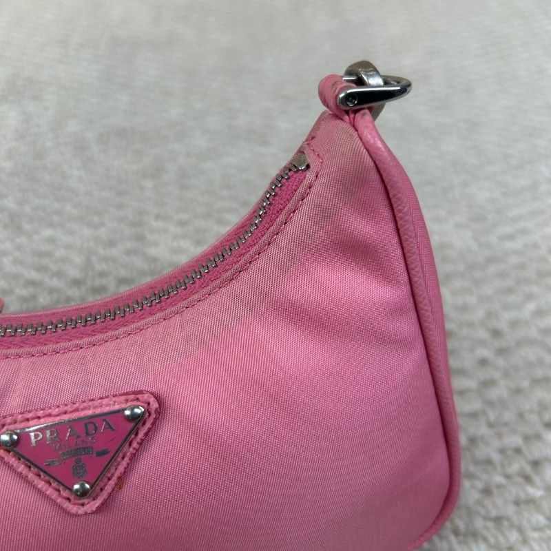 普拉達Prada迷你尼龍hobo粉紅色 顏色太嫩了 粉紅色太適合春夏 材質耐造 含肩帶可斜挎可單肩可手提-15