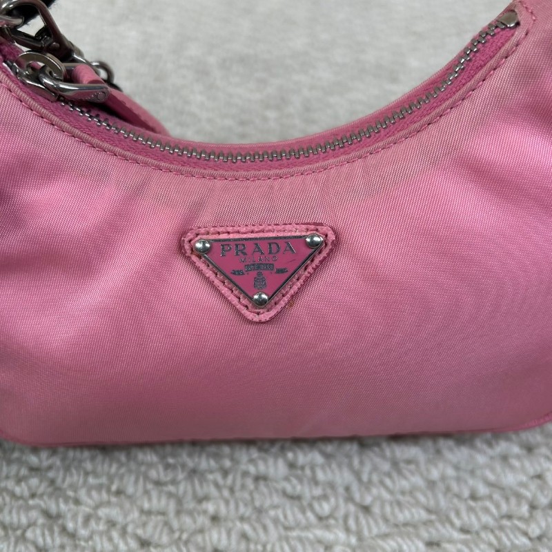 普拉達Prada迷你尼龍hobo粉紅色 顏色太嫩了 粉紅色太適合春夏 材質耐造 含肩帶可斜挎可單肩可手提-17