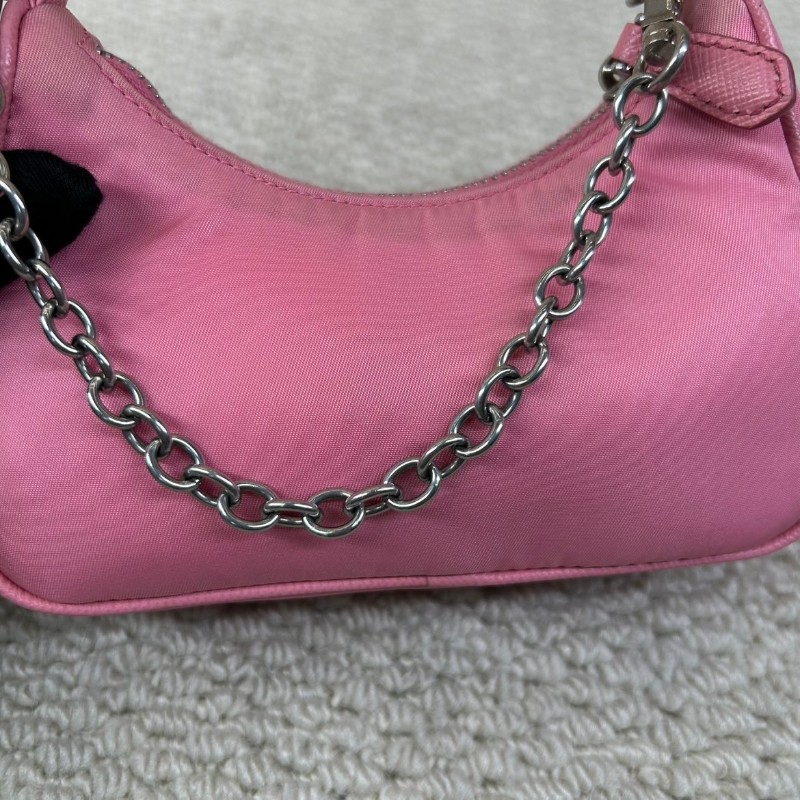 普拉達Prada迷你尼龍hobo粉紅色 顏色太嫩了 粉紅色太適合春夏 材質耐造 含肩帶可斜挎可單肩可手提-21