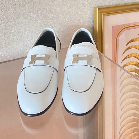 閒置新 未使用 Hermès 愛馬仕康康樂福鞋 白色銀扣 黑色滾邊 37碼