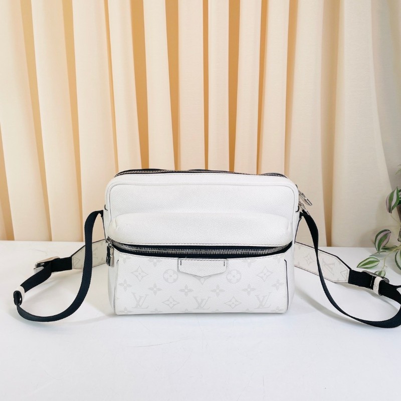 專櫃價2.7折！LV路易威登  Outdoor白色老花郵差包 戶外系列Taiga牛皮拼塗層帆布 帶雙拉鏈設計 男女都能背-0