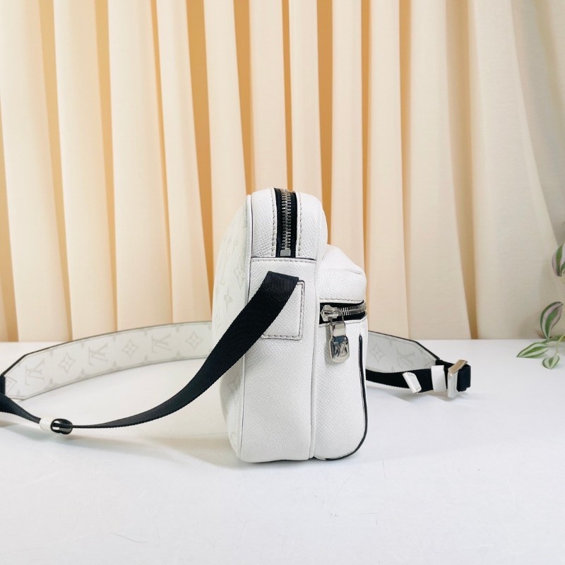 專櫃價2.7折！LV路易威登  Outdoor白色老花郵差包 戶外系列Taiga牛皮拼塗層帆布 帶雙拉鏈設計 男女都能背-2