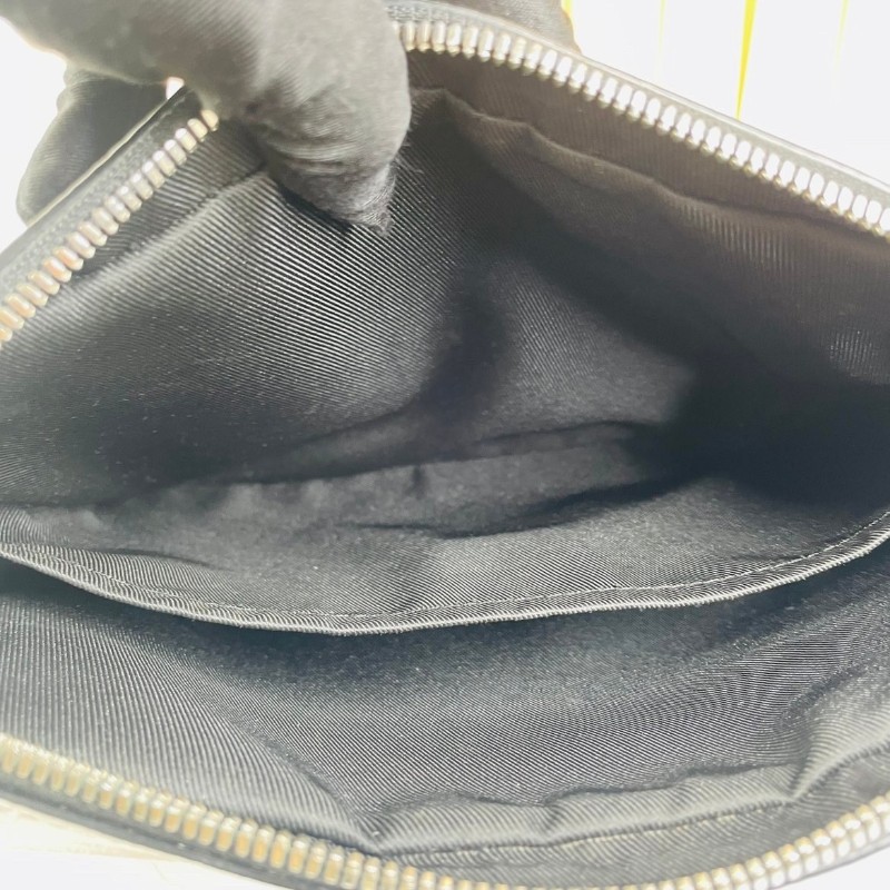 專櫃價2.7折！LV路易威登  Outdoor白色老花郵差包 戶外系列Taiga牛皮拼塗層帆布 帶雙拉鏈設計 男女都能背-9