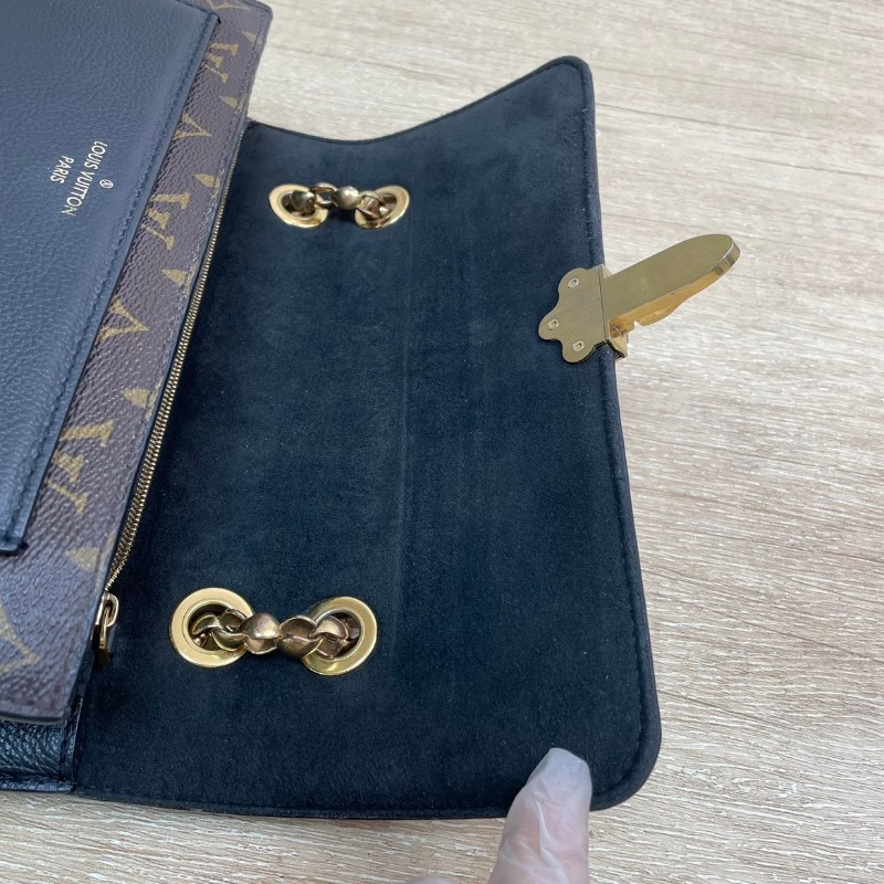 專櫃價2.7折!LOUIS VUITTON Victoire老花 金屬鏈條搭配拼色皮革 腋下包斜挎包單肩包-12