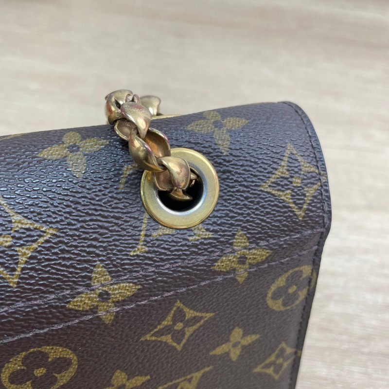 專櫃價2.7折!LOUIS VUITTON Victoire老花 金屬鏈條搭配拼色皮革 腋下包斜挎包單肩包-16