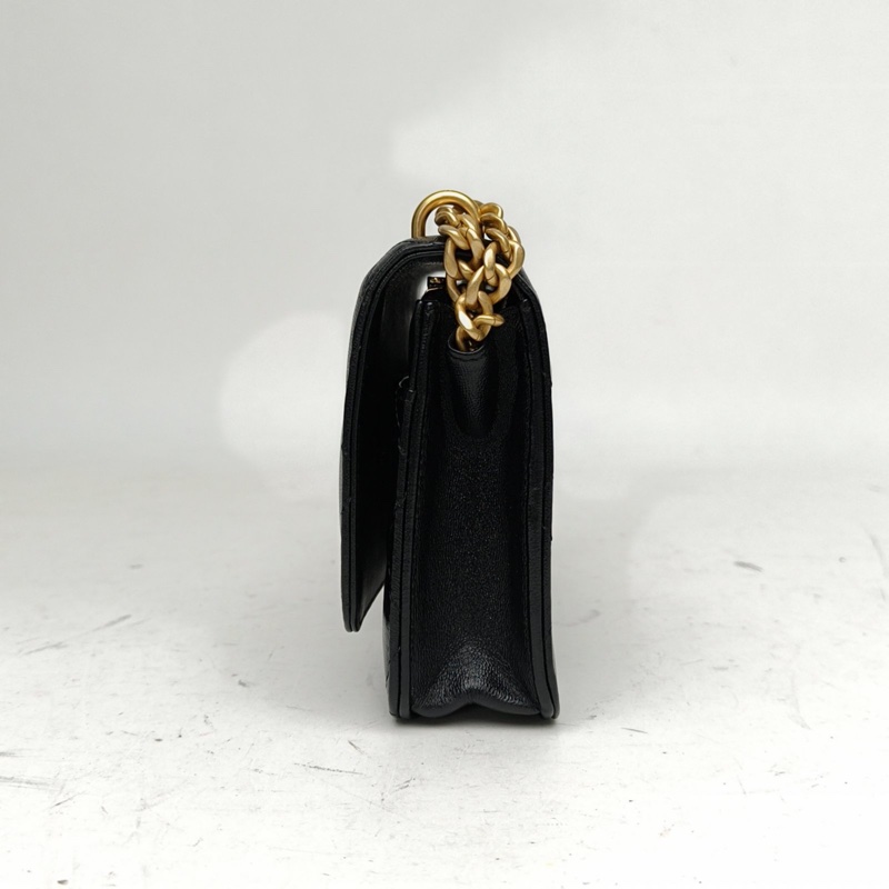 CHANEL CF24Pwoc黑色羊皮晶片開金扣愛心金球肩帶-1