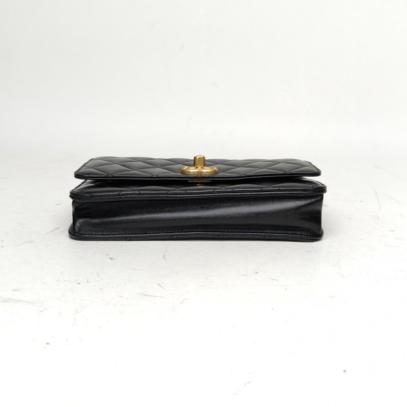 CHANEL CF24Pwoc黑色羊皮晶片開金扣愛心金球肩帶-3