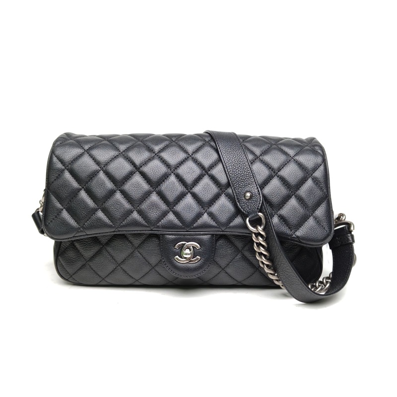 CHANEL 黑色荔枝牛皮22開銀扣單蓋季節款機場包jumbo-0