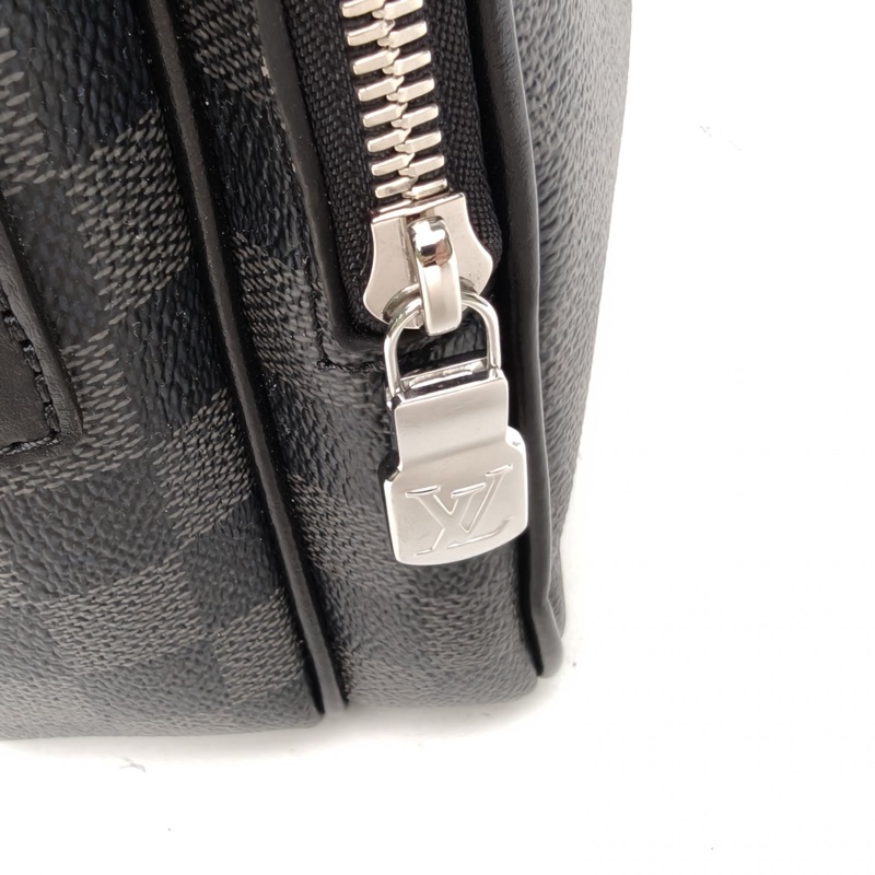 LOUIS VUITTON 黑色PVC銀扣郵差包記者包-4