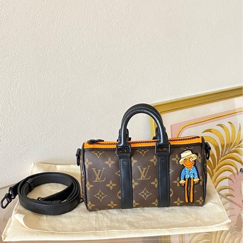 99新LV路易威登 keepall nano 20 秀款稻草人 枕頭包手提斜挎包 男女同款 超級可愛！