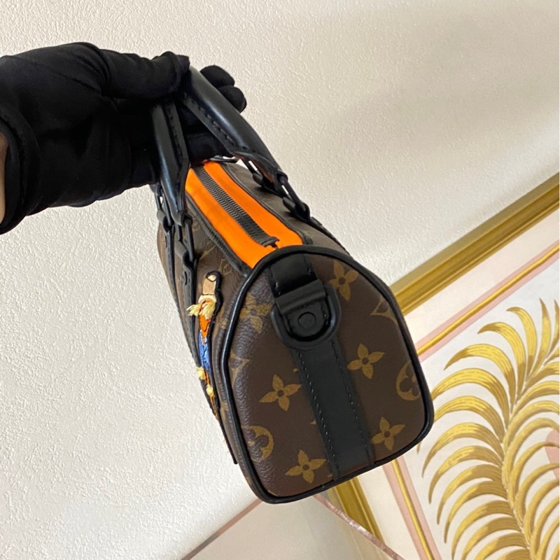99新LV路易威登 keepall nano 20 秀款稻草人 枕頭包手提斜挎包 男女同款 超級可愛！-4