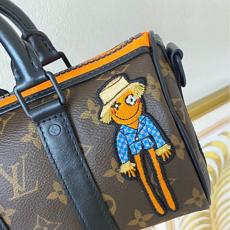 99新LV路易威登 keepall nano 20 秀款稻草人 枕頭包手提斜挎包 男女同款 超級可愛！-8