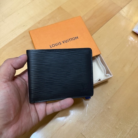 Lv水波紋對開短夾（8卡）